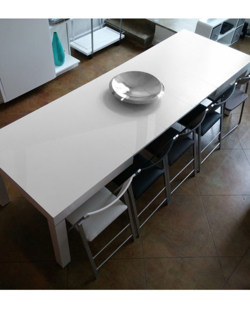 Pillar-extending-kitchen-table-at-12-person-size